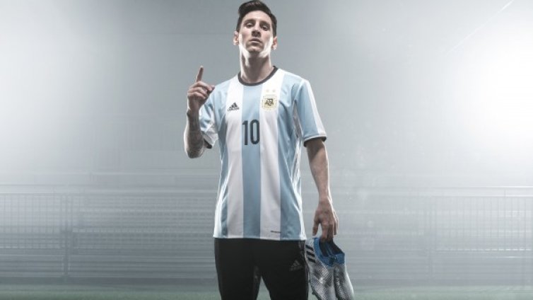 С гамата Mercury adidas вдъхновява играчите да бъдат първи 