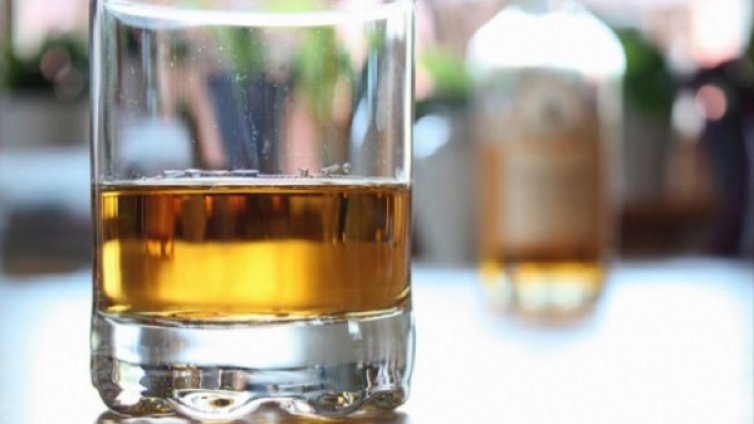 12-годишен се натрови с уиски, празнувал ваканцията