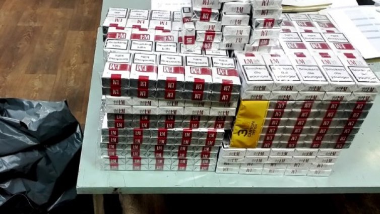 Турски шофьор натъпка нелегални цигари в дюшеци 