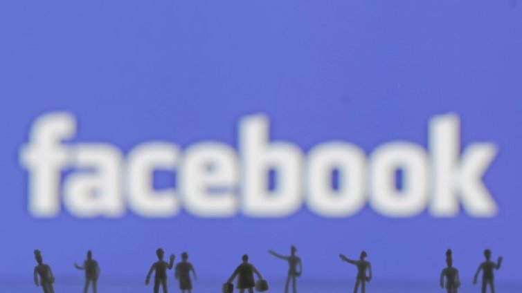 Facebook плаща на блогъри и медии за видео съдържание 