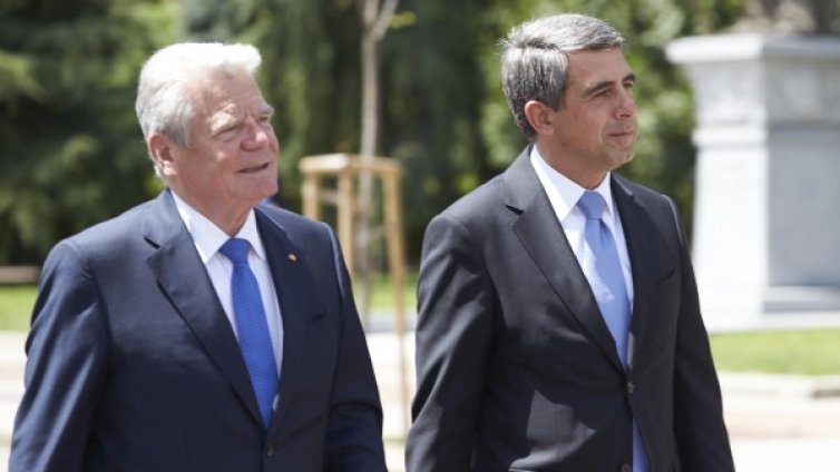 За да е сигурно в Европа, България и Румъния &ndash; в Шенген