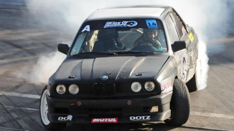 Гонките - забранени, гонкаджиите - без книжка