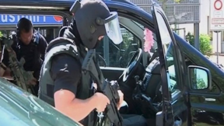 Въоръжен взе заложници в германско кино, застреляха го*