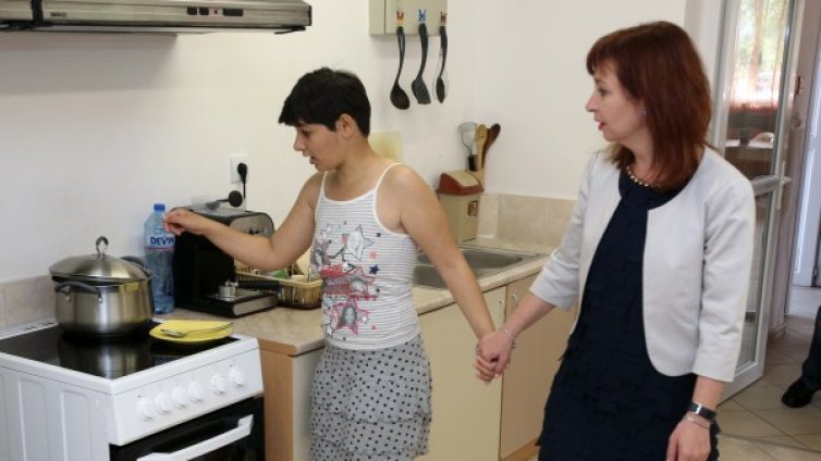 До 2 г. изчезват социалните "казарми" за деца 