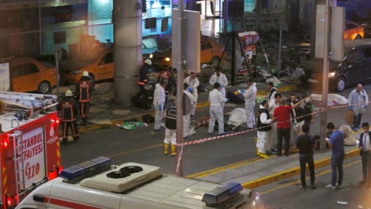 Изстрели, кървави стъпки... Разказите за кошмара се роят