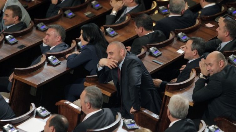 Майка на депутат, жена на съдия - новата шефка на КЗК