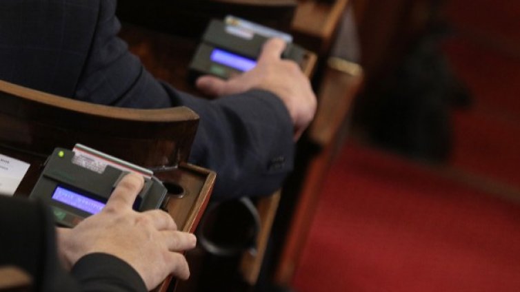 За НАТО в парламента: Братя по оръжие, терористи...