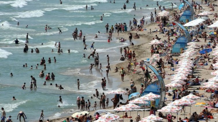 Утре слънце, на места ще превали