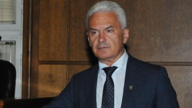 Борисов има да дава 35 бона на Сидеров, нищо че го осъди