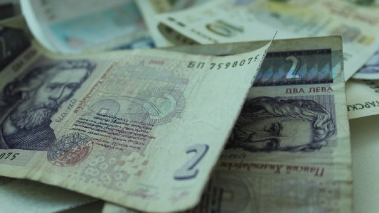 Баба от Пловдив даде 4 400 лева на измамници