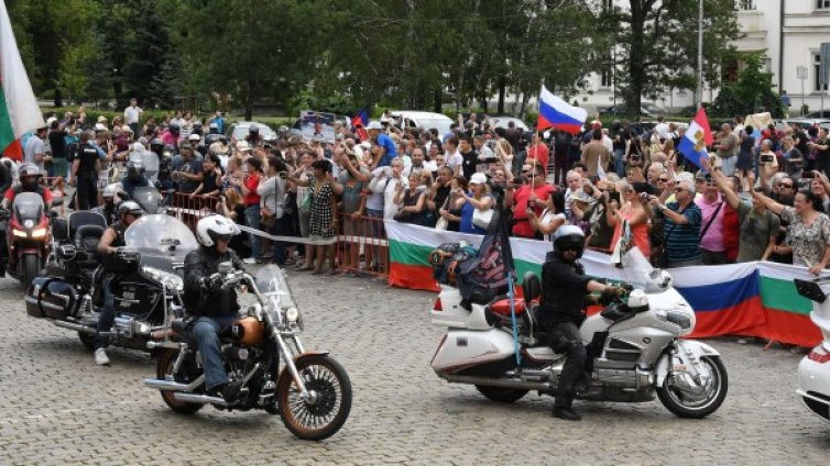 Радан vs. "Вълците на Путин": Защо не ги върнахме?   