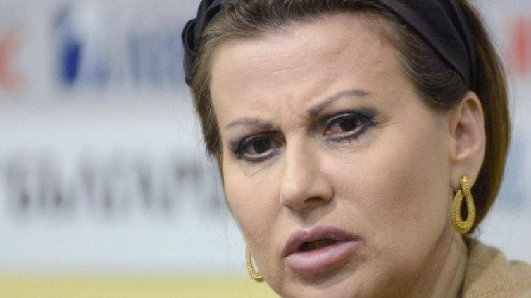 Раева изригна срещу клюките: Лъжци Безбожни!