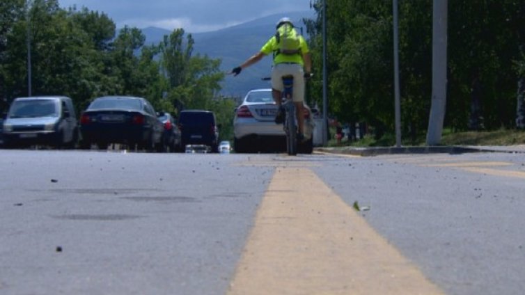 Новата велоалея в Студентски град &ndash; паркинг!
