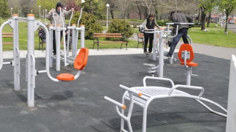 Момченце падна от фитнес уред в Сандански