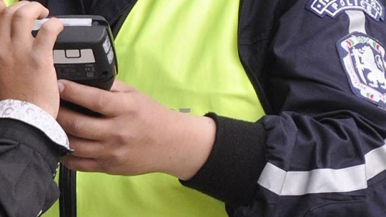Шофьор с 1,61 &permil; трябвало да вози ученици до Равда