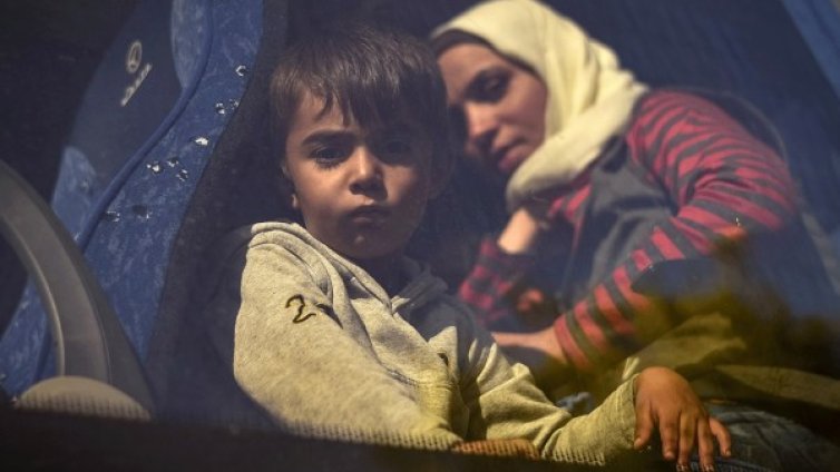 31 бежанци спасени от претъпкан бус в Чехия