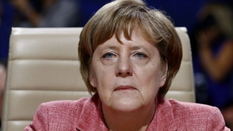 Меркел обяви: Терористи са влезли в Европа с бежанците