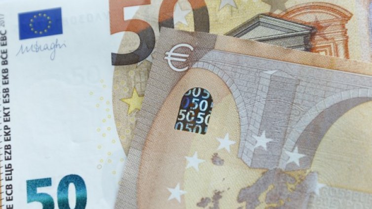 Плащат ни най-малко в целия ЕС, едва ?4 на час