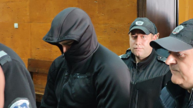Съдът остави в ареста полицаите от Казанлък, обвинени в убийство