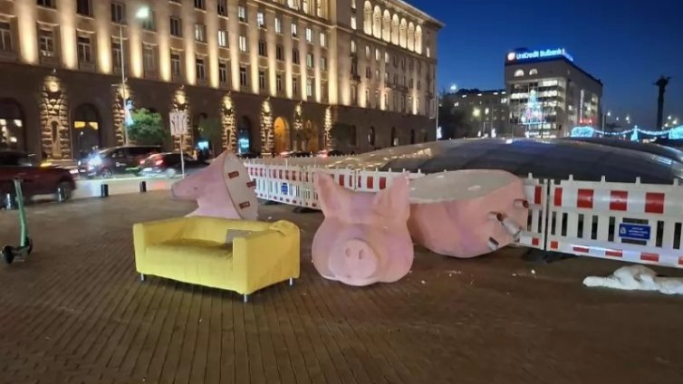 Погром в Триъгълника на властта: Неизвестни "заклаха" прасето-касичка