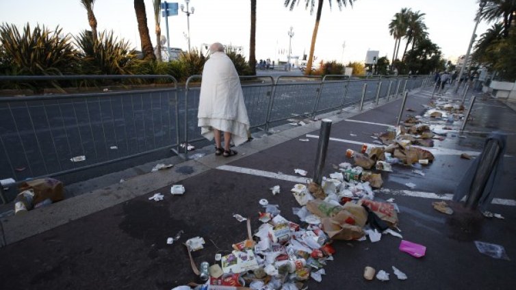 Убиецът от Ница &ndash; сладоледаджия! Пуснали го да разнася