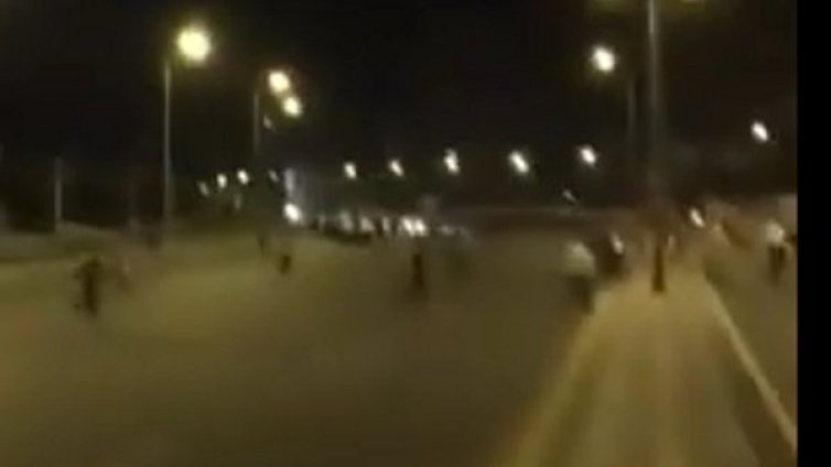 Военен хеликоптер стреля по улиците в Анкара през нощта