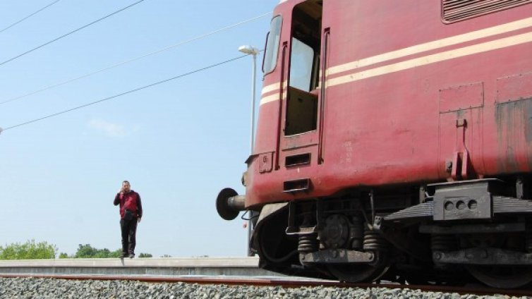Младеж бе прегазен от товарен влак в Перник