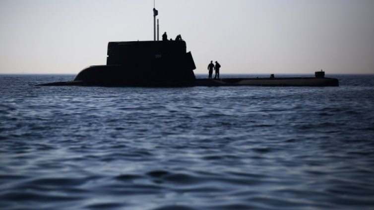 Британска ядрена подводница удари търговски кораб 