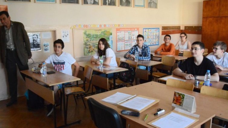 Оценки, изпити, тестове - какво ги чака учениците