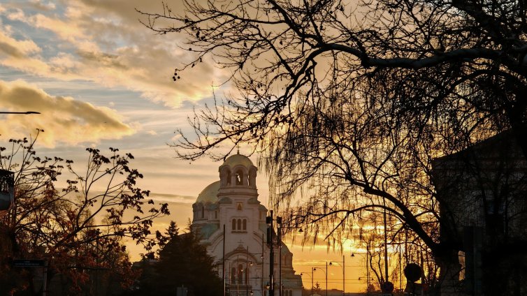 Времето днес: слънчево със слаб вятър