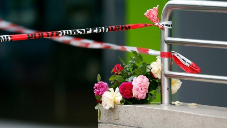 Покана за убийство! Елате в мола, ще има подаръци...