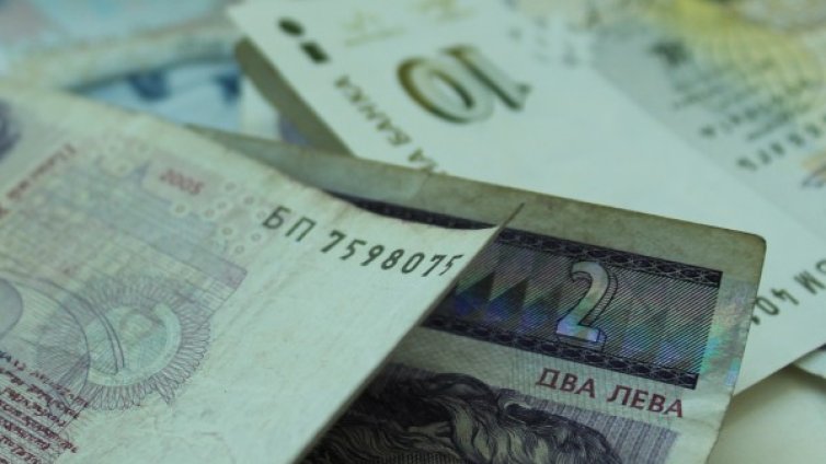 Отмъкнаха 12 бона и злато от жилище в Русе