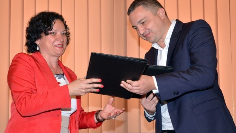 Не депонираме чужди боклуци, увери Василева