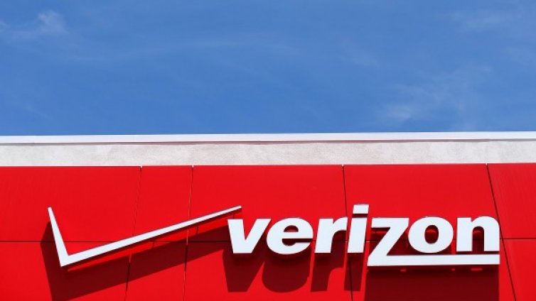 Защо му е на Verizon Yahoo?