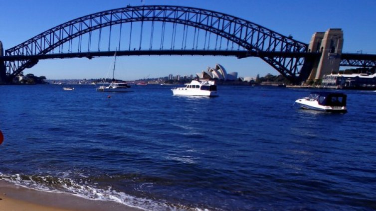 Австралия се е преместила с 1,5 м на север 