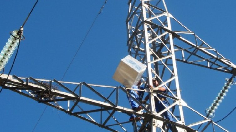 И таз' добра! Богаташи крадат повече ток от ромите