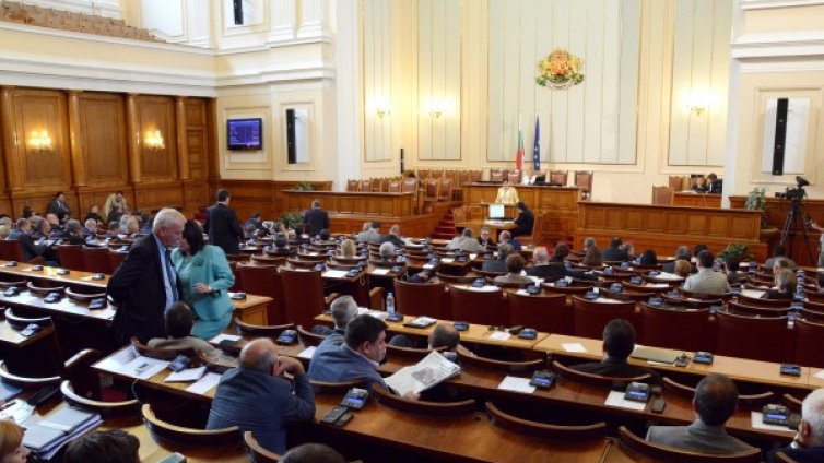 Парламентът насрочи вота за президент: 6 ноември  