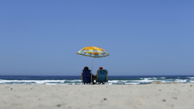 Чака ни гореща неделя, жълт код в цялата страна