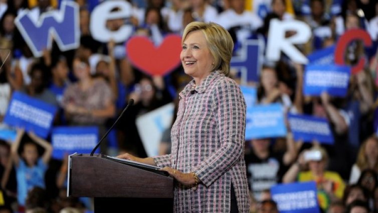 Хилари Клинтън води пред Доналд Тръмп със 7-9%