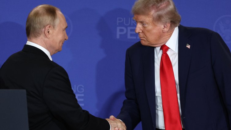 Гимназистите в Русия ще учат за "причините за СВО" и срещата на Путин и Тръмп в Аляска