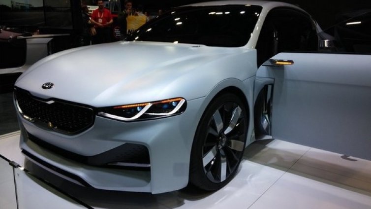 Kia хвърля ръкавица на автомобилите със задно