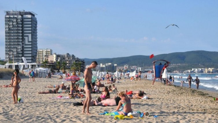 Слънчев бряг &ndash; пълен, места има за септември