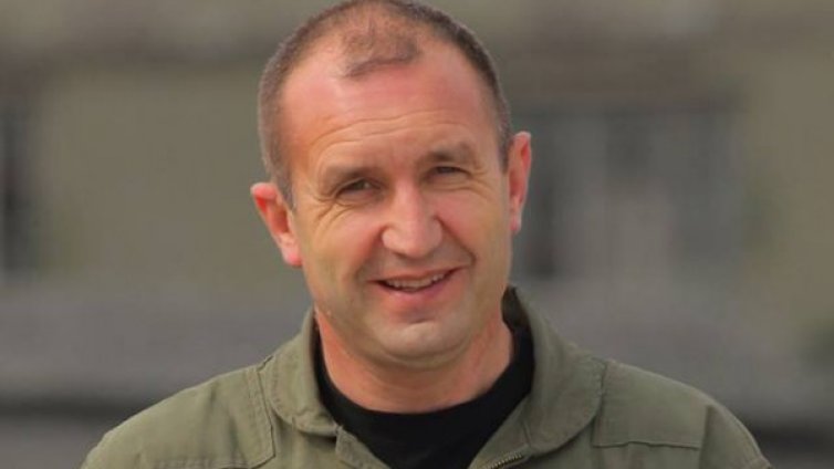 Ген. Радев отвръща на Борисов, но  като сдаде службата