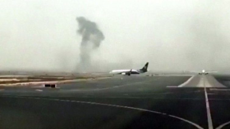 300-те души от самолета на "Емирейтс" евакуирани за минути