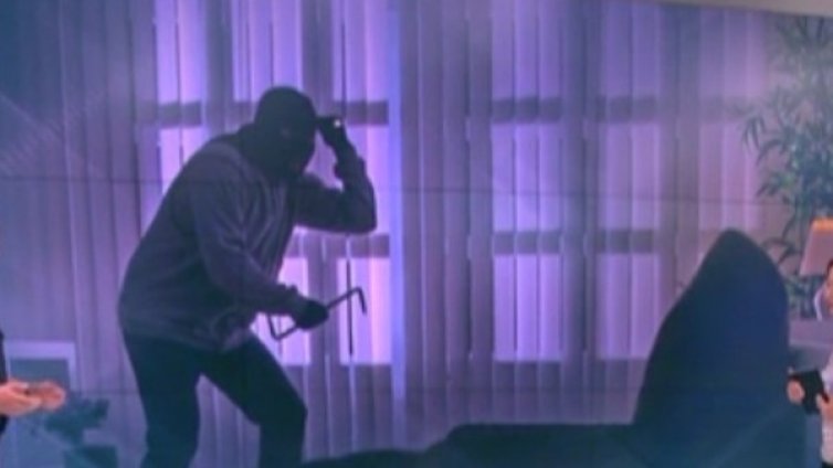 Обират ви къщата за 5 минути, отварят вратата за една