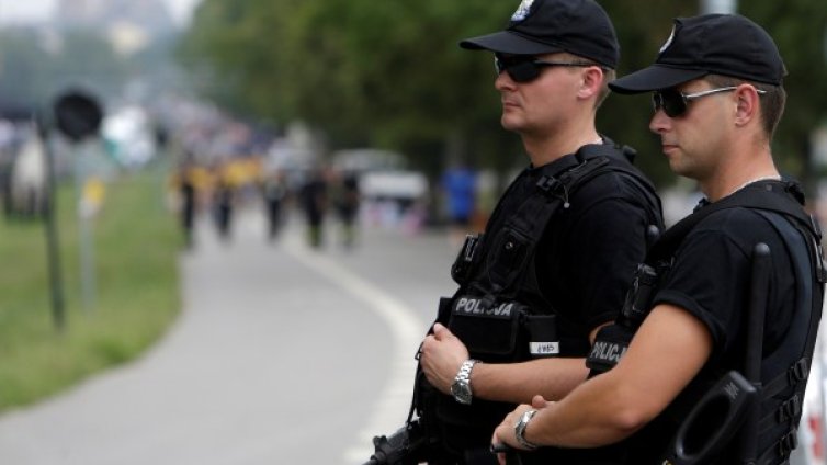 Евакуираха летище във Варшава заради съмнителен багаж