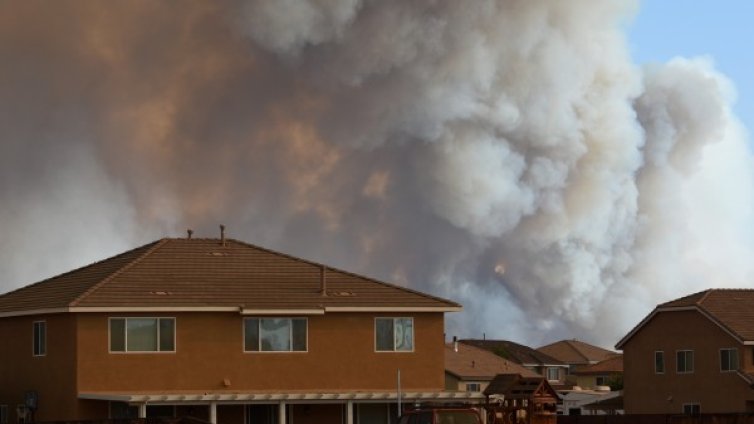 Пожар в Калифорния доведе до евакуации