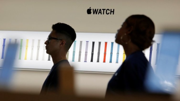 Apple може да пусне не един, а 2 умни часовника