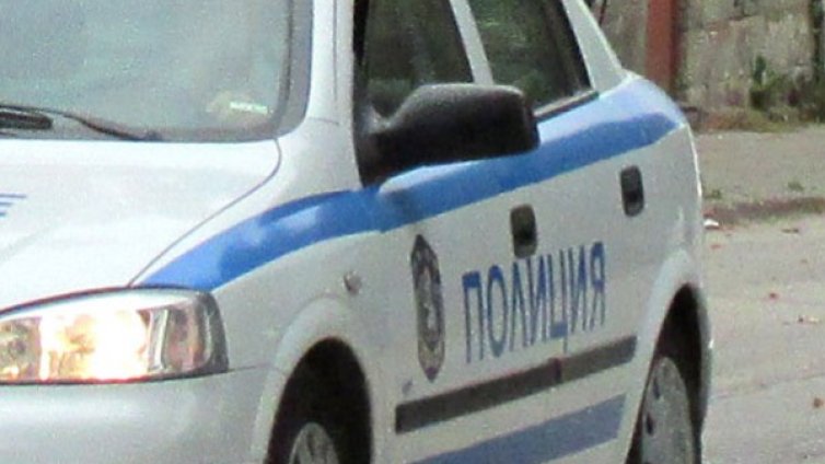 Камион и кола се удариха, мъж е с опасност за живота
