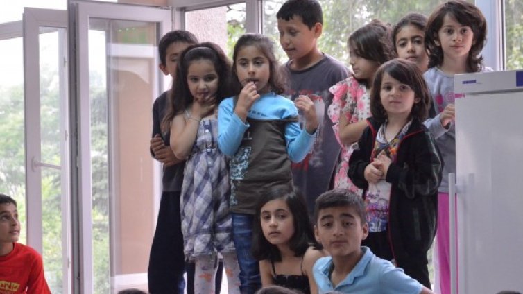 Самотните деца бежанци изчезват! Къде са?